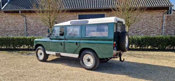 IMG-20250604-WA0017 Landrover 109 Lijn 6 cilinder stuurbekrachtiging 1968