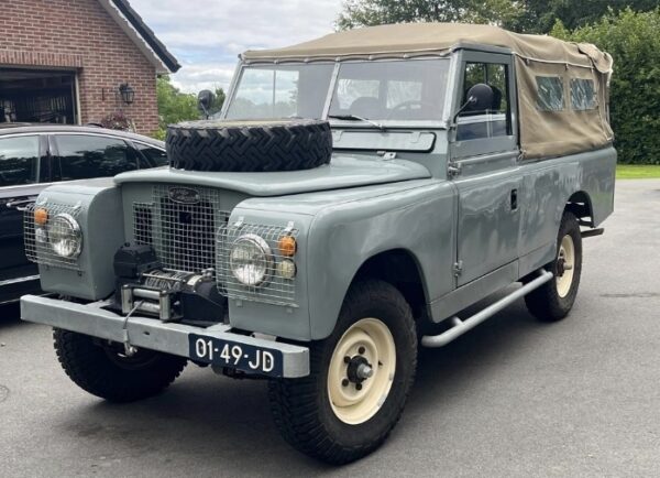 Landrover 109 Series II 6 cilinder benzine