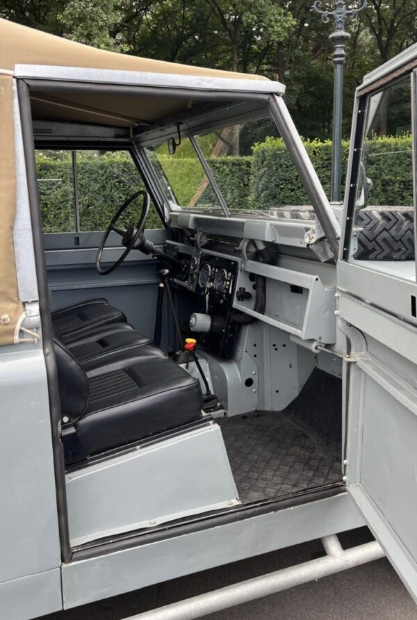 Landrover 109 Series II 6 cilinder benzine
