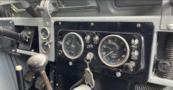 Landrover 109 Series II 6 cilinder benzine