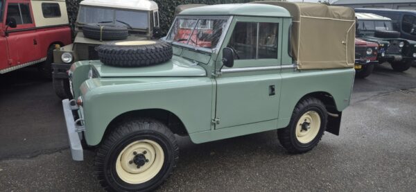 Landrover 88 Series IIa 1968 benzine overdrive VERKOCHT