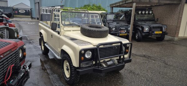 20260602_152559 Landrover One Ten V8 1983