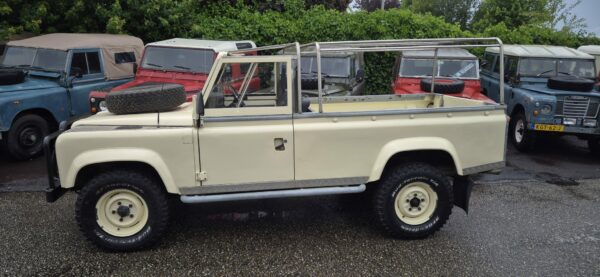 20260602_152622 Landrover One Ten V8 1983