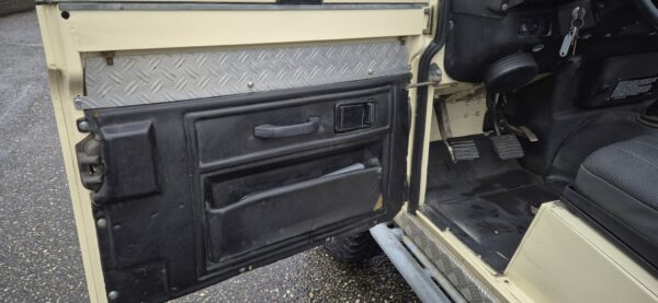 20260602_152732 Landrover One Ten V8 1983