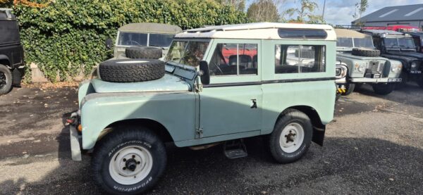 Landrover 88 (Santana) diesel WB vrij 1973